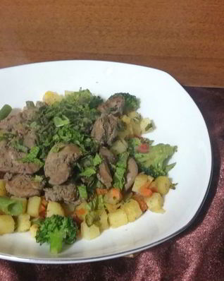 Печень с овощами за 15 минут