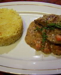 Печень свиная тушеная