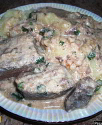 Печень свиная в соусе на сливках