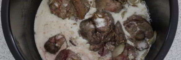 печень тушеная в сметане в мультиварке