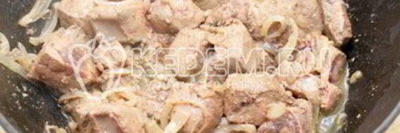 печень тушеная в сметане