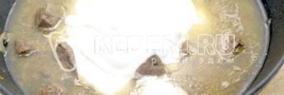 печень тушеная в сметане