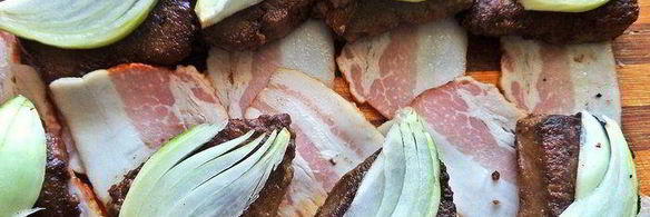 печень в беконе с картофелем