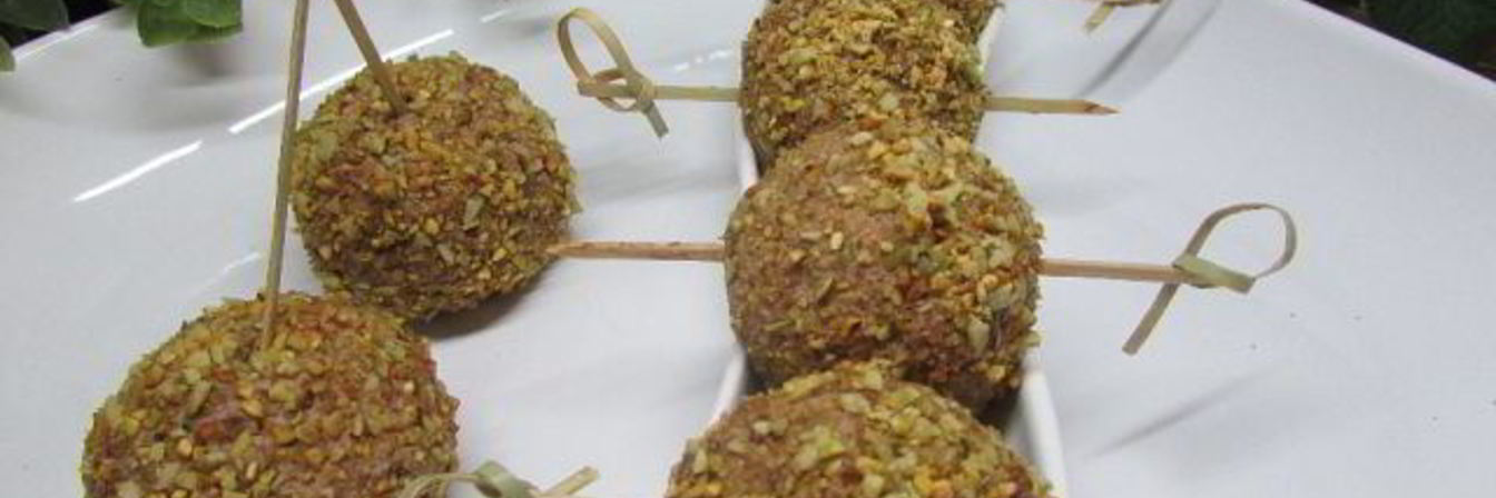 Печеночные шарики с жареным луком в фисташках