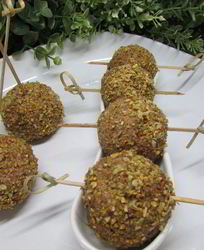 Печеночные шарики с жареным луком в фисташках