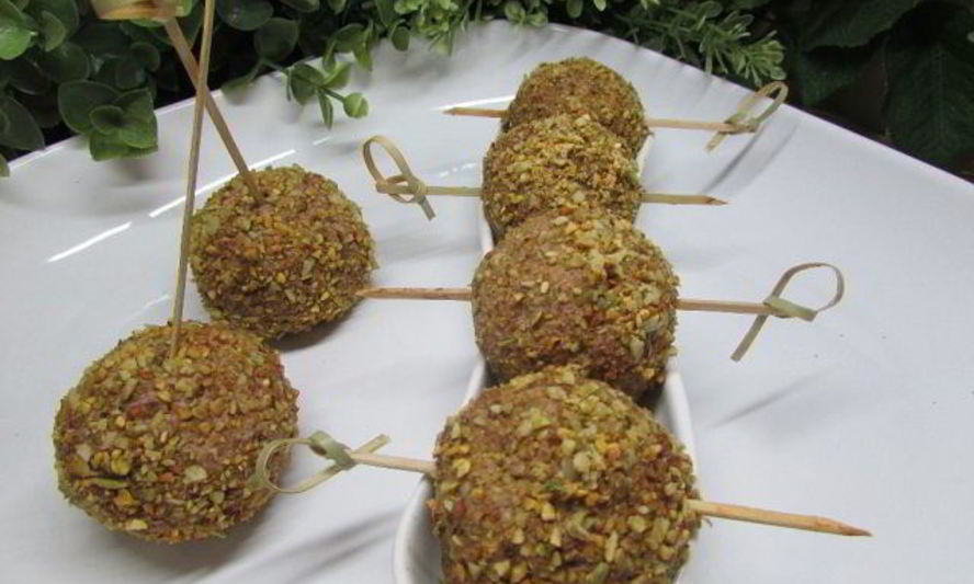 Рецепт печеночных шариков с жареным луком в фисташках