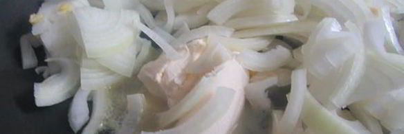 печеночные шарики с жареным луком в фисташках