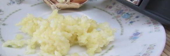 печеночные шарики с жареным луком в фисташках