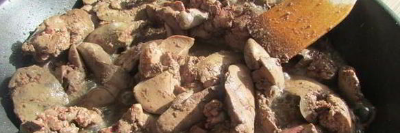 печеночные шарики с жареным луком в фисташках