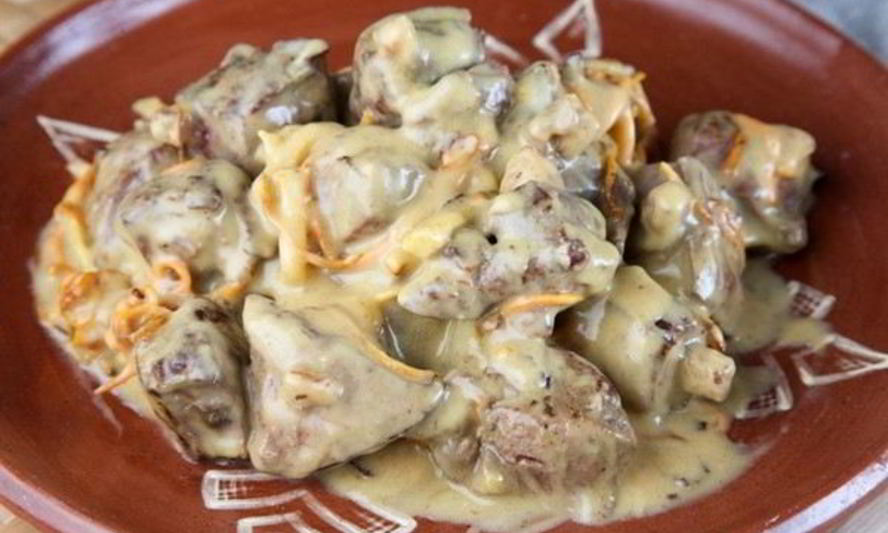 Рецепт сочной куриной печени в сырном соусе