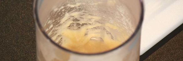 телячья печень на пюре из яблок с ягодным соусом