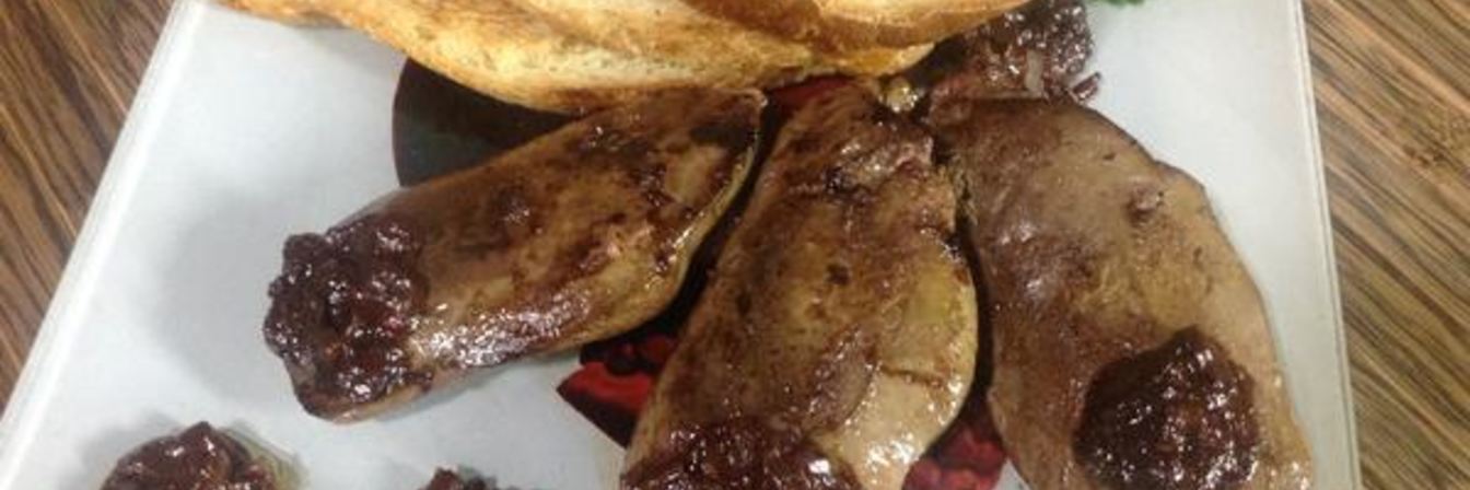 Жареная фуагра с шоколадным соусом