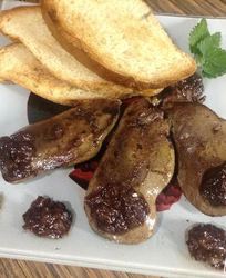 Жареная фуагра с шоколадным соусом