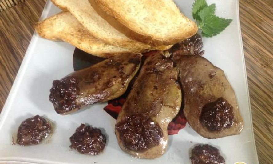 Рецепт жареной фуагра с шоколадным соусом