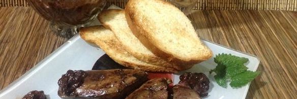 жареная фуагра с шоколадным соусом