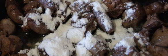 жареная куриная печень с сердечками