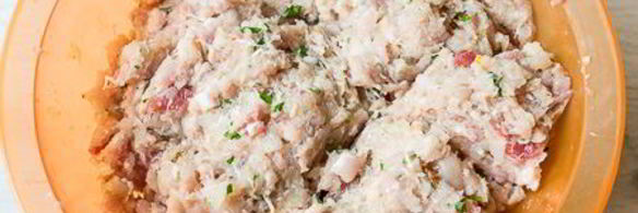 домашние пельмени с курицей и копченой грудинкой