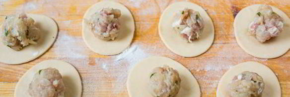 домашние пельмени с курицей и копченой грудинкой