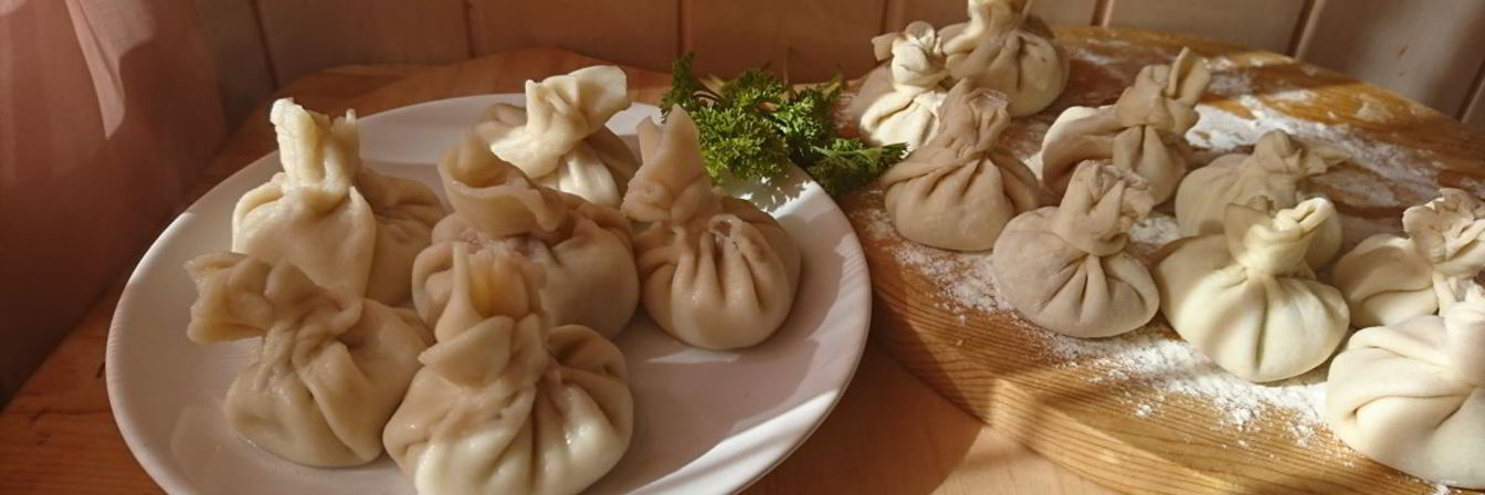 Хинкали с минеральной водой