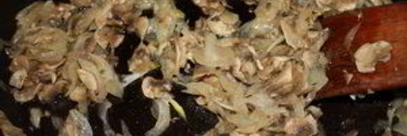 пельмени с уткой и клюквенным соусом