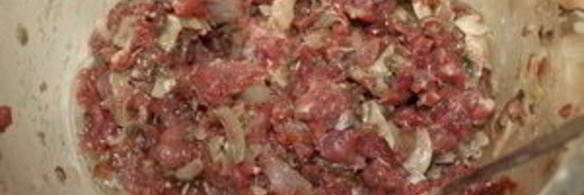 пельмени с уткой и клюквенным соусом