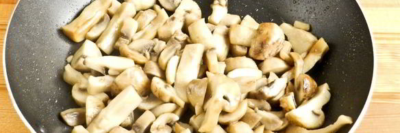 пельмени в горшочках с грибами