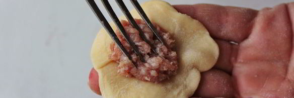 пельмени в горшочках