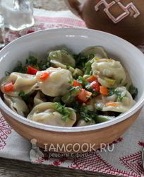 Тушеные пельмени на сковороде