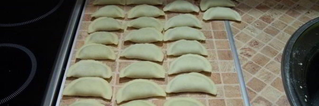 Универсальное тесто для вареников, пельменей, поз, чебуреков