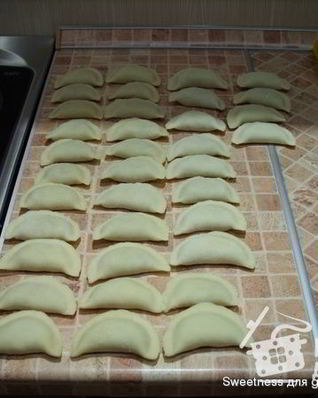 Универсальное тесто для вареников, пельменей, поз, чебуреков