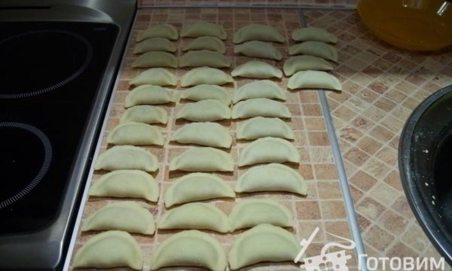 Рецепт универсального теста для вареников, пельменей, поз, чебуреков