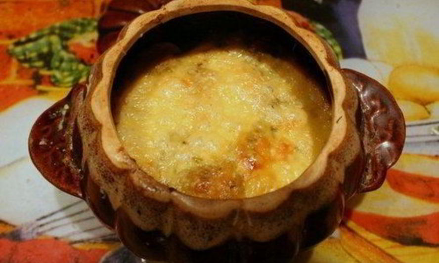 Рецепт жареных пельменей с овощами в горшочке