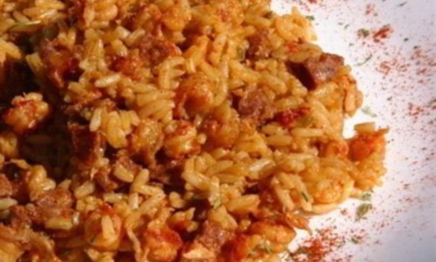 Рецепт американского плова джамбалайя с говядиной и колбасой