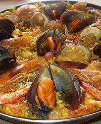 Домашняя паэлья с мидиями и креветками