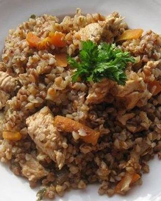Гречневый плов с курицей и сельдереем