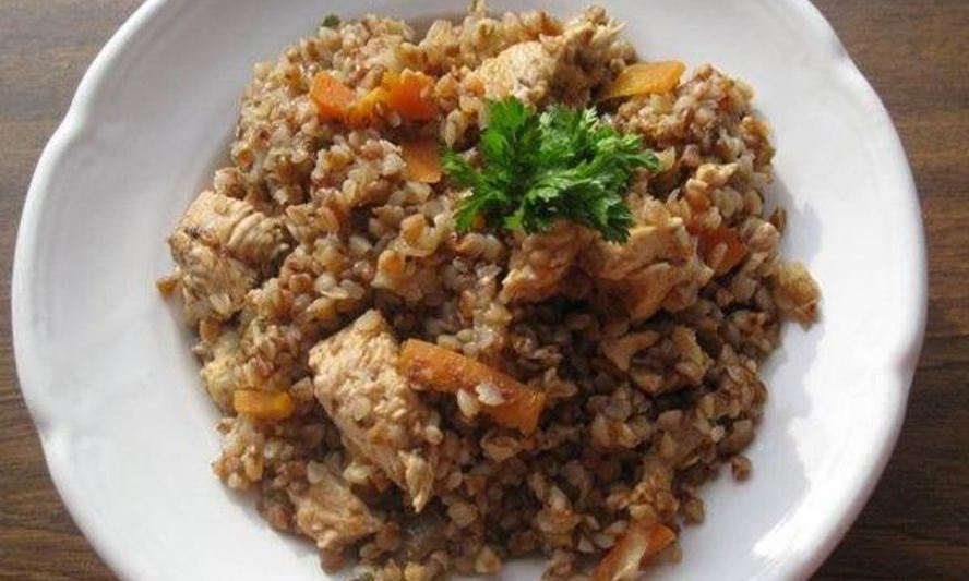 Рецепт гречневого плова с курицей и сельдереем