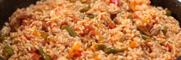 испанская паэлья с курицей и тигровыми креветками