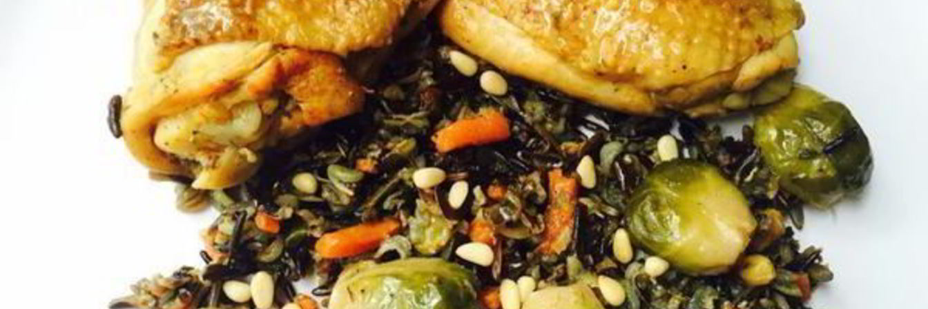 Куриные бедра тушенные в плове из дикого риса