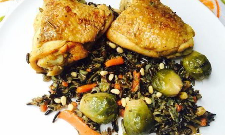 Рецепт куриных бедер тушенных в плове из дикого риса