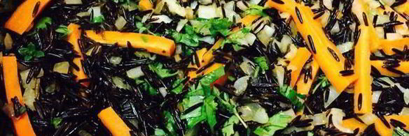 куриные бедра тушенные в плове из дикого риса