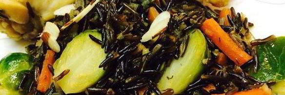 куриные бедра тушенные в плове из дикого риса