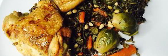 куриные бедра тушенные в плове из дикого риса