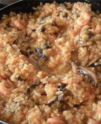 Паэлья с грибами и креветками