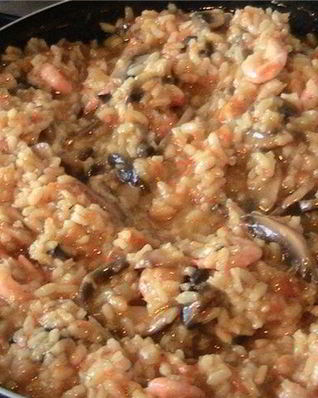 Паэлья с грибами и креветками