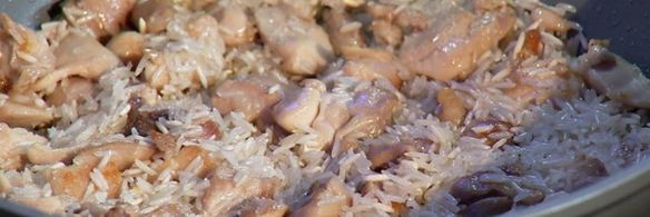 паэлья с курицей и томатным соусом