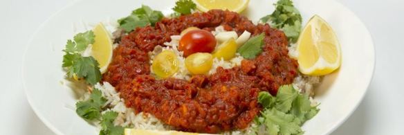 паэлья с курицей и томатным соусом