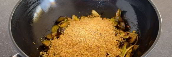 плов из булгура с баклажанами