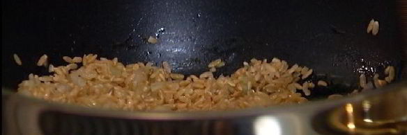 плов из бурого риса с креветками