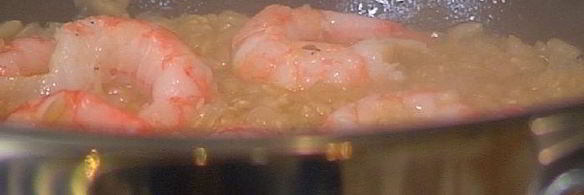 плов из бурого риса с креветками