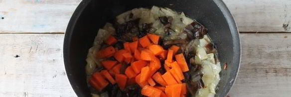 плов из гречки с грибами и орехами